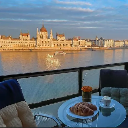 Parliament View Cozy With Balcony * Budapesta
