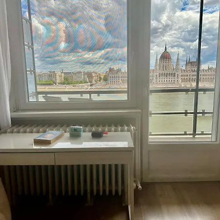 Parliament View Cozy With Balcony Lejlighed